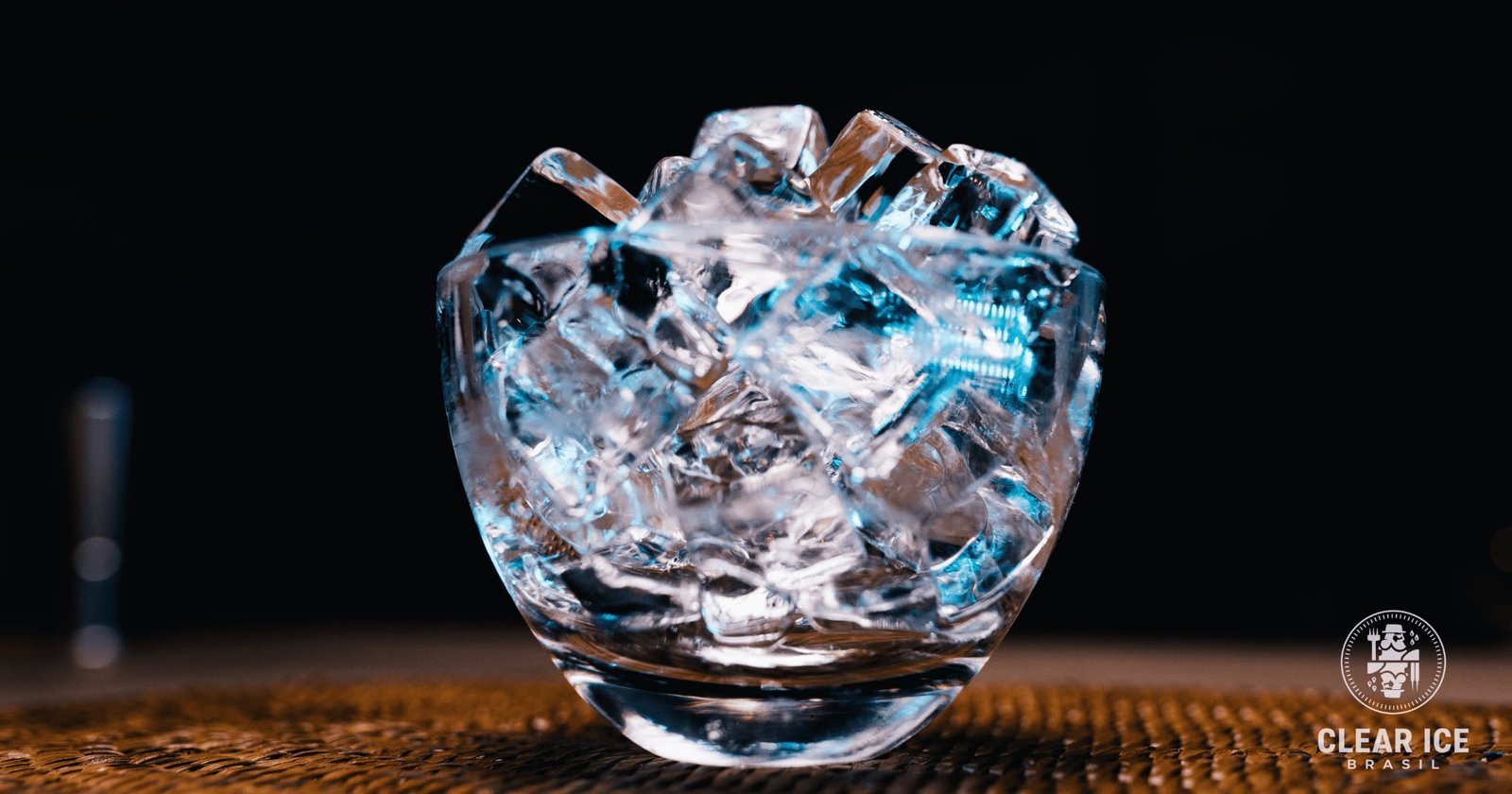 Como fazer gelo transparente e 100% translúcido: do método caseiro à produção industrial