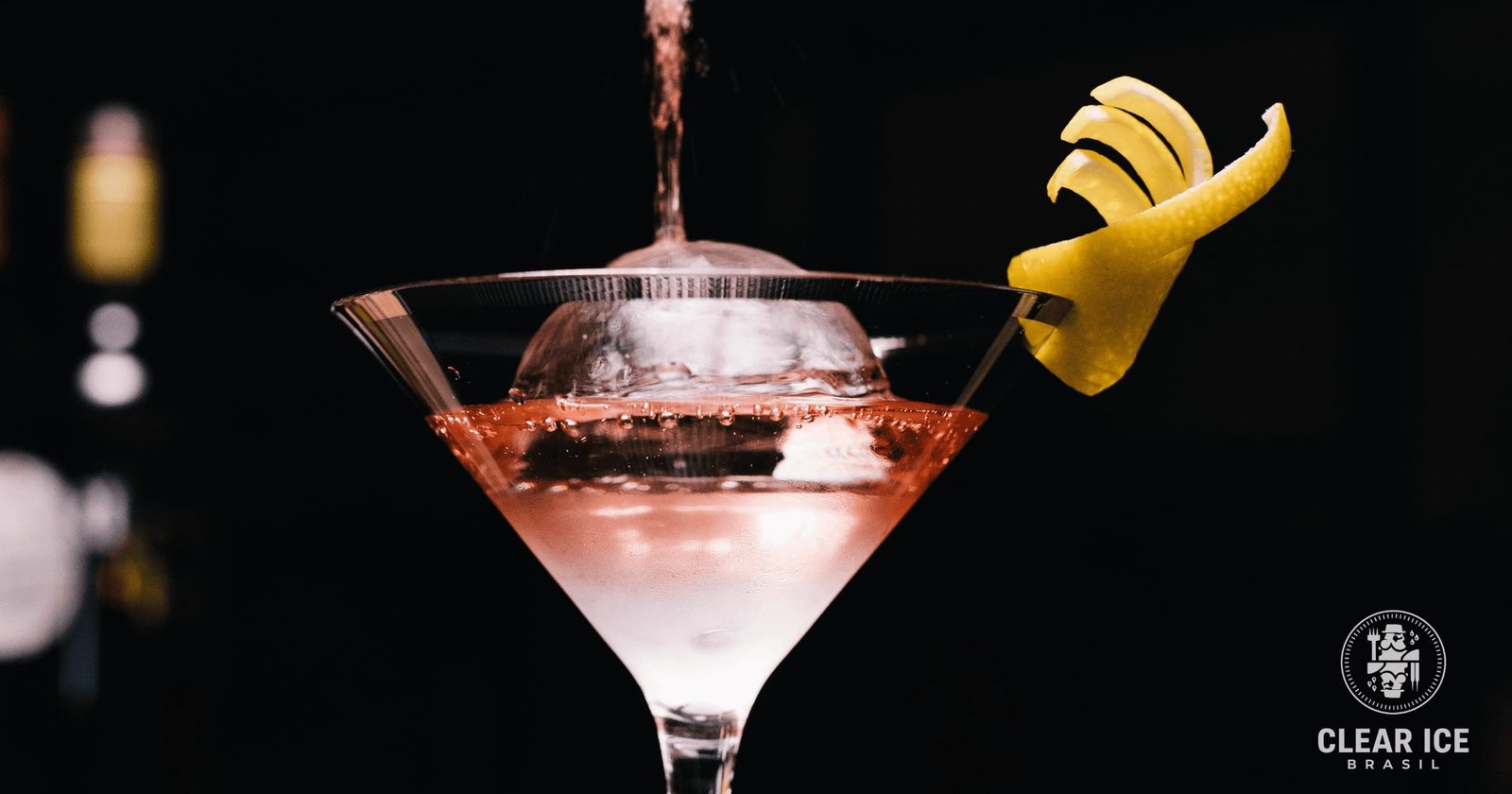 Forma de gelo esfera: por que o gelo esférico virou padrão em bares premium